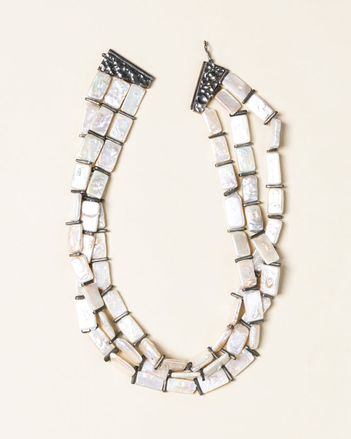 Erry Pearl Necklace
