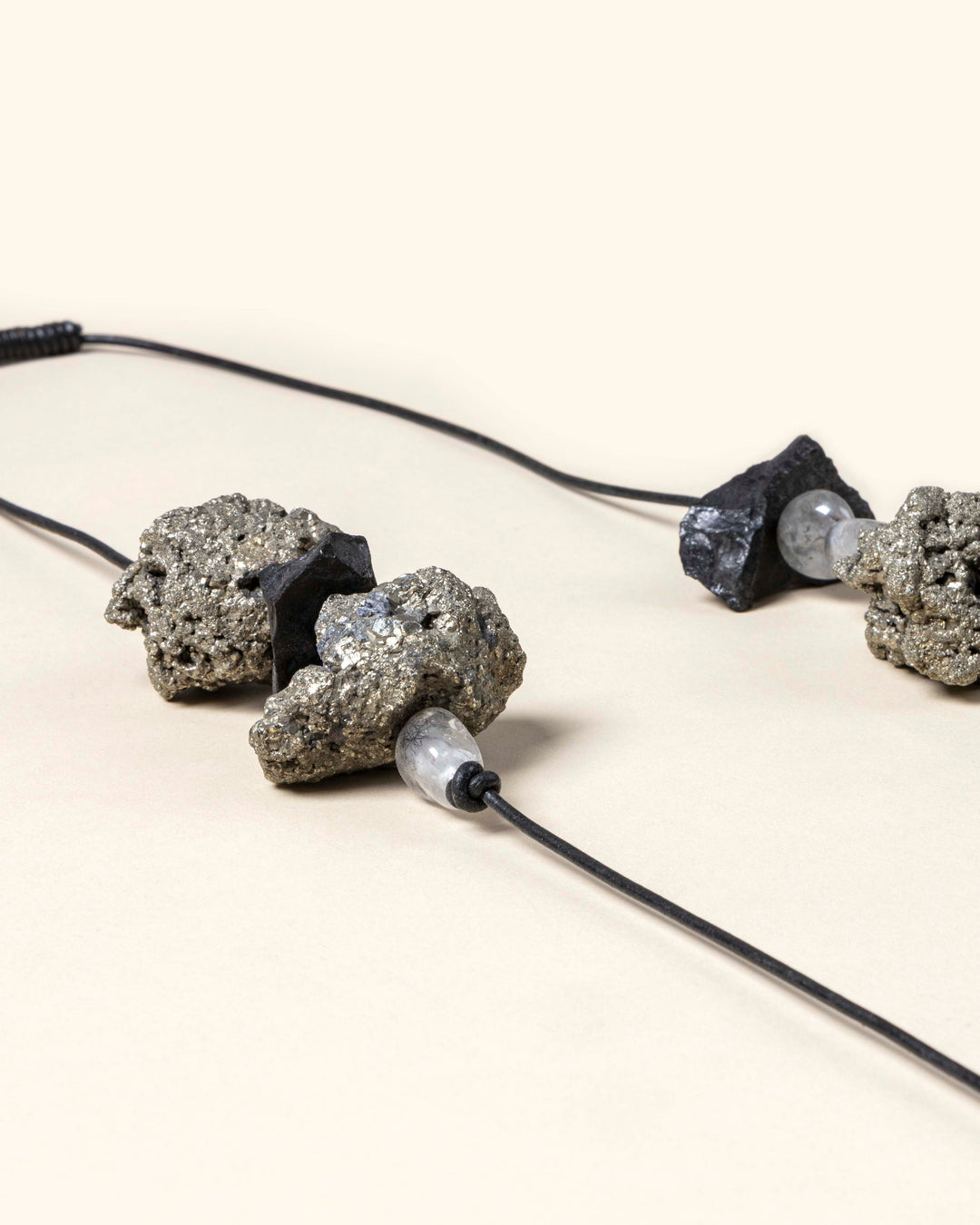 Mira Mix Material Necklace